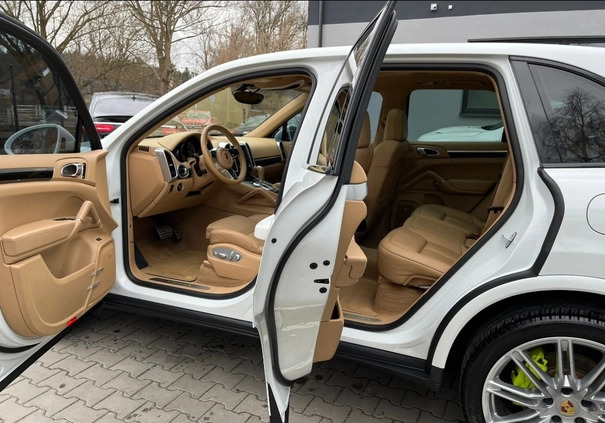 Porsche Cayenne cena 189000 przebieg: 97000, rok produkcji 2017 z Piaski małe 232